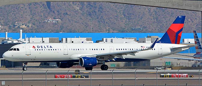 Delta Airbus A321-211 N321DN, Phoenix Sky Harbor, October 7, 2017